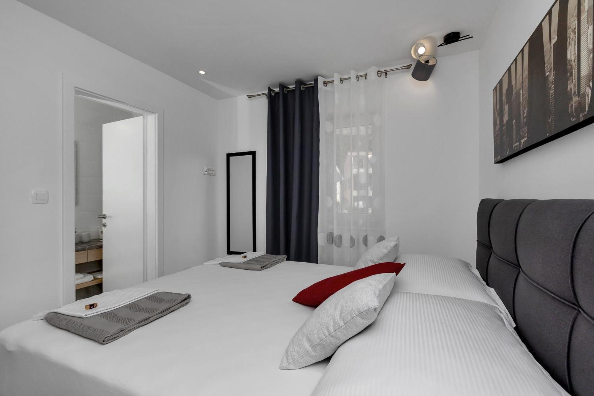 Apartments Strada Tucepi Bilik gambar