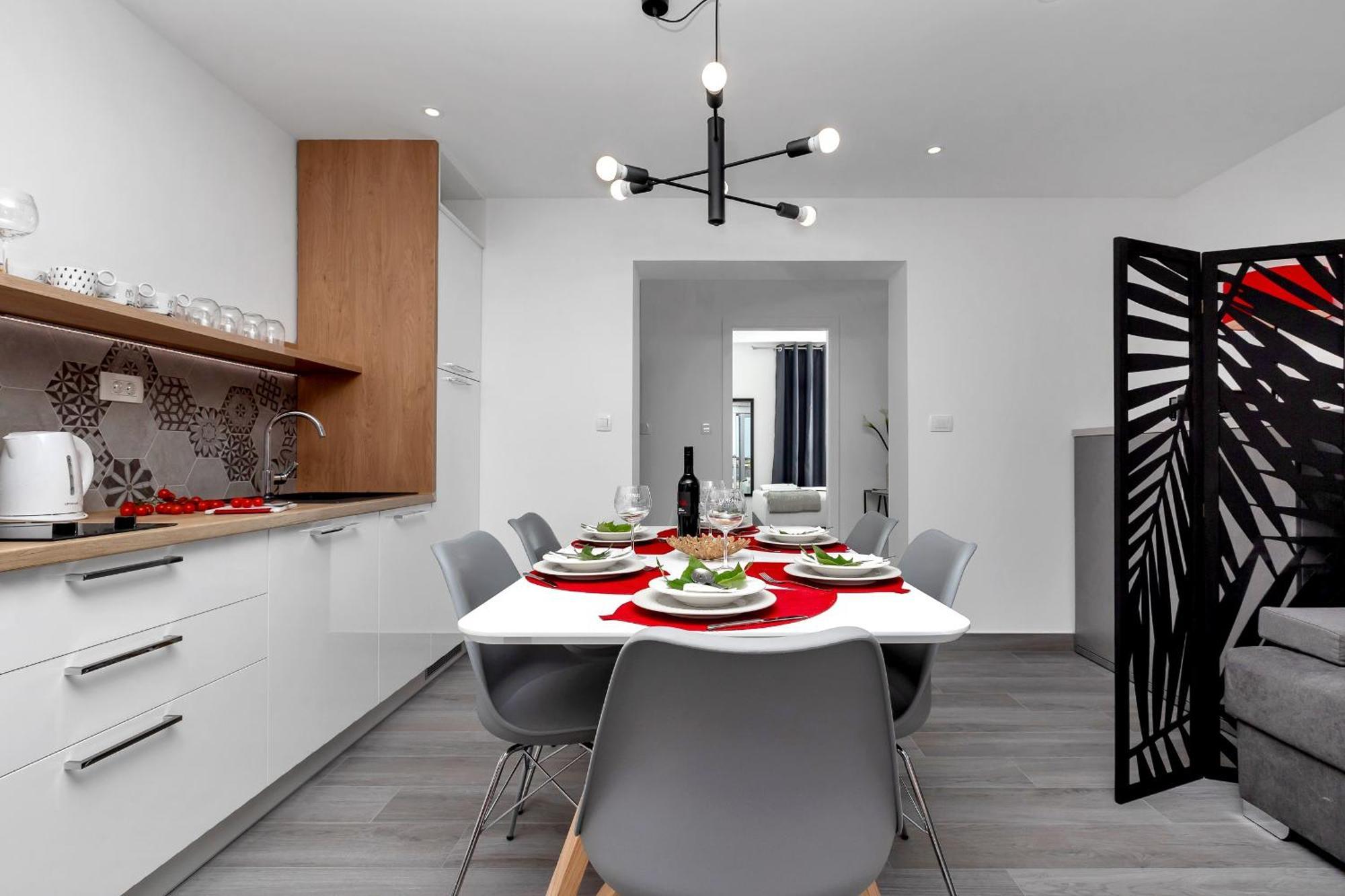 Apartments Strada Tucepi Luaran gambar