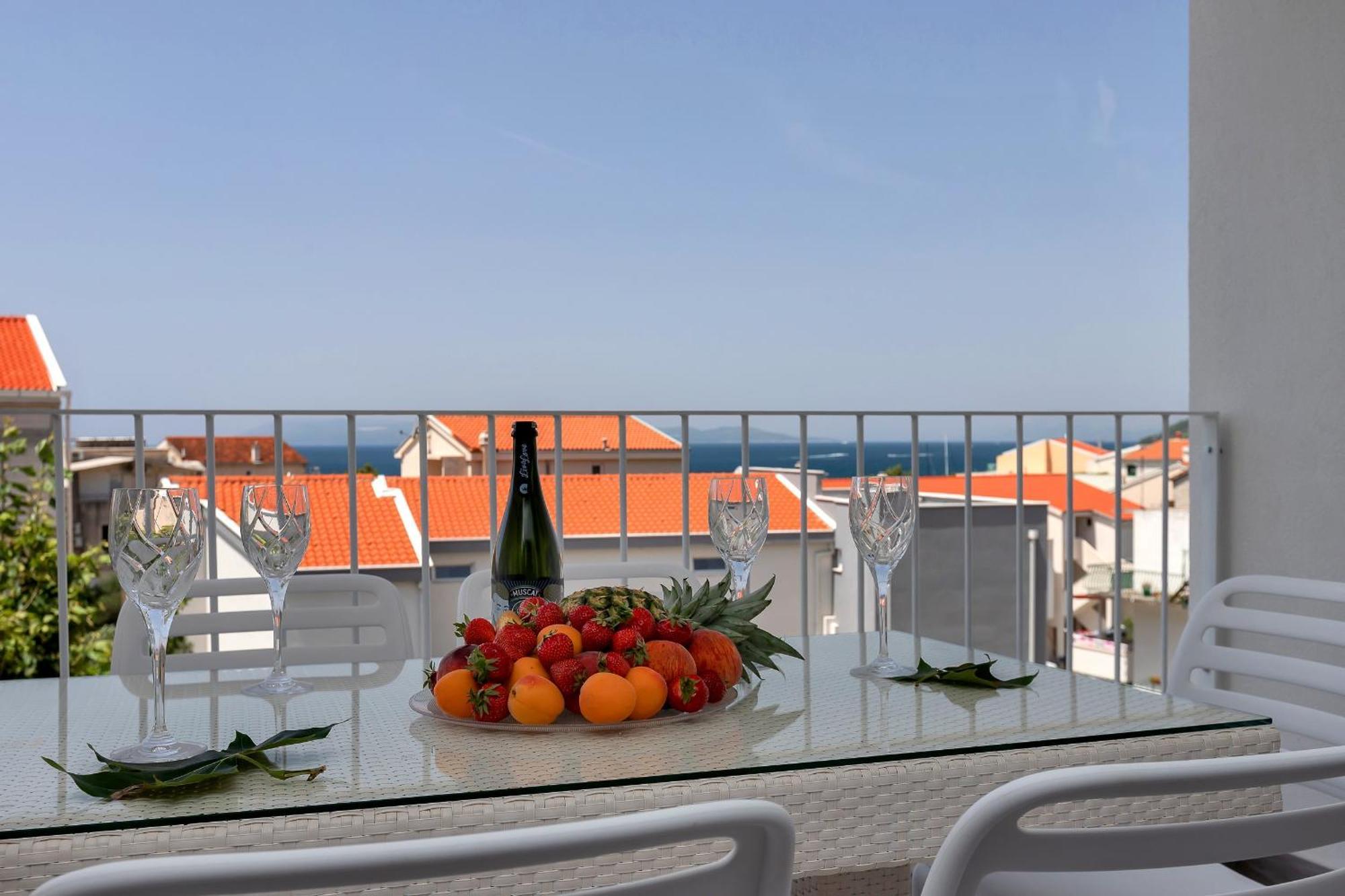 Apartments Strada Tucepi Luaran gambar