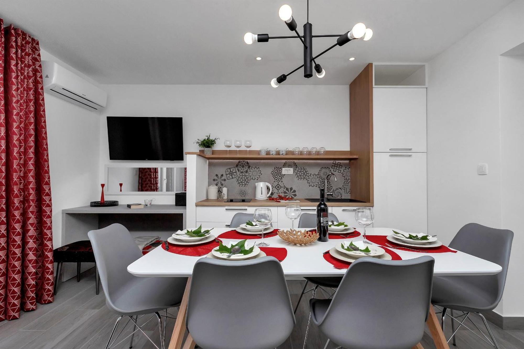 Apartments Strada Tucepi Luaran gambar