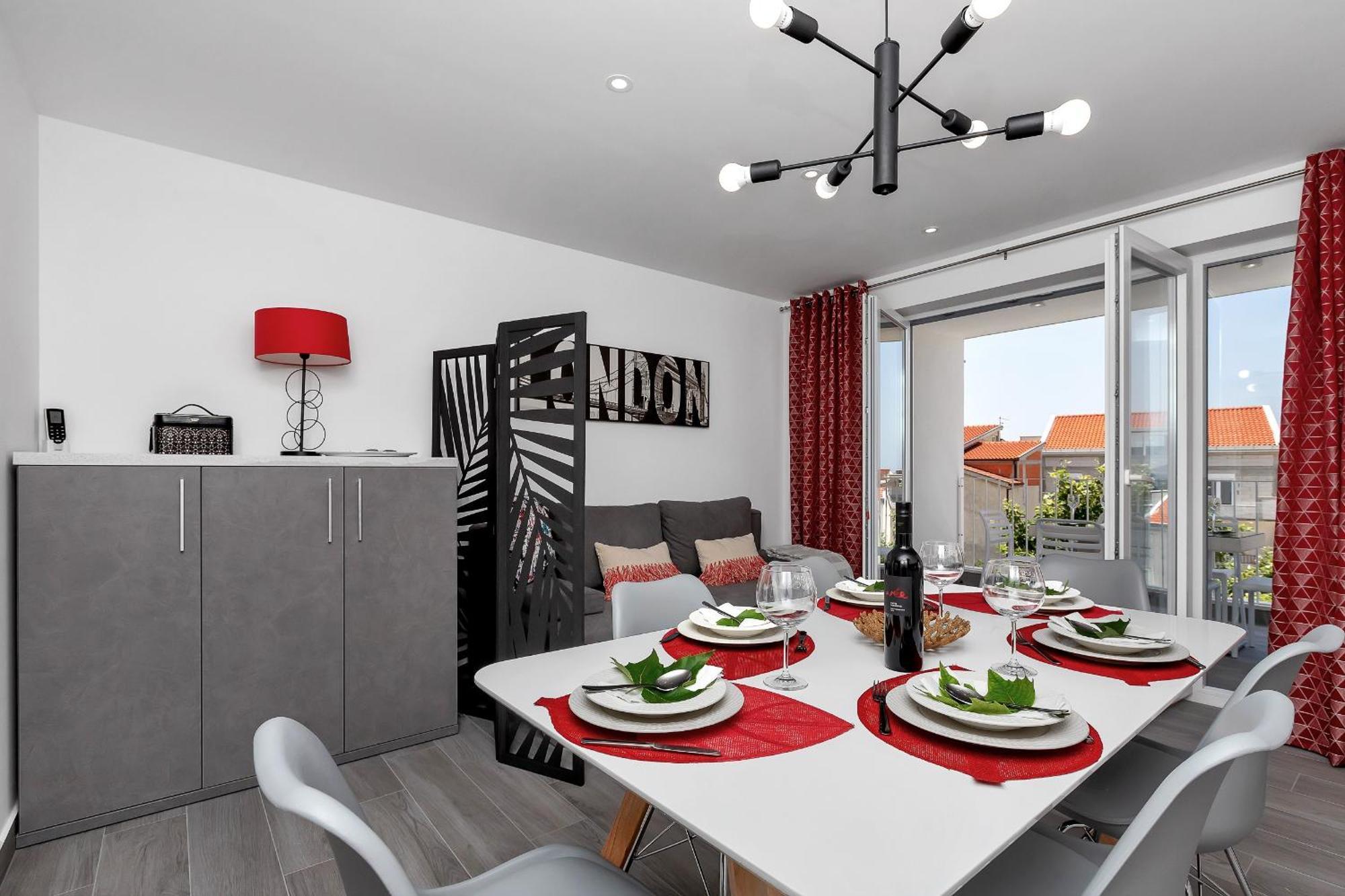 Apartments Strada Tucepi Bilik gambar