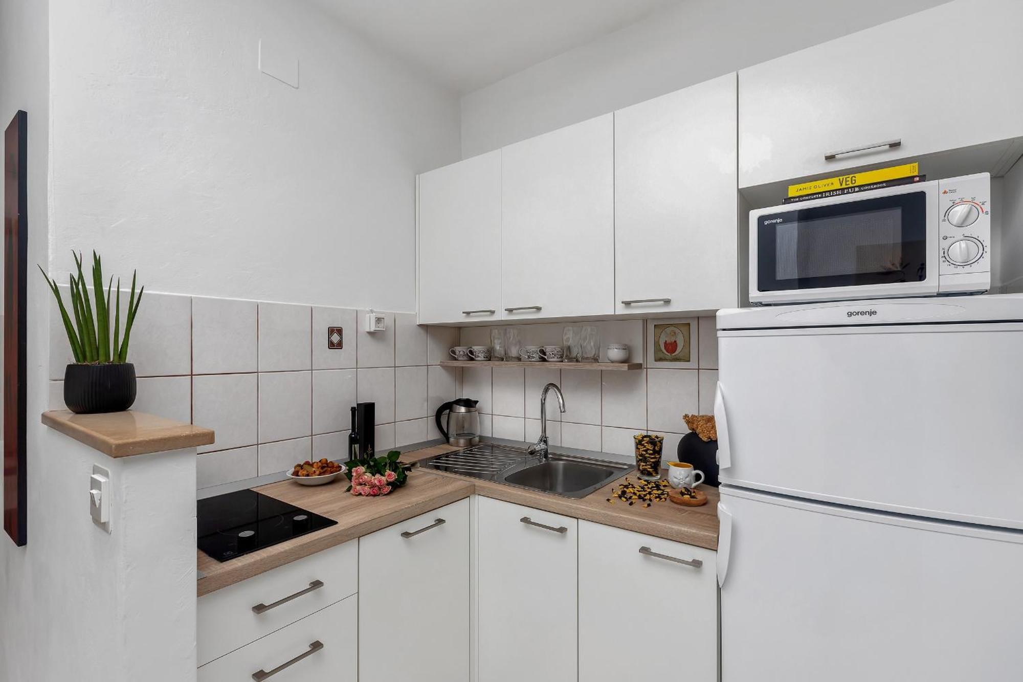 Apartments Strada Tucepi Bilik gambar