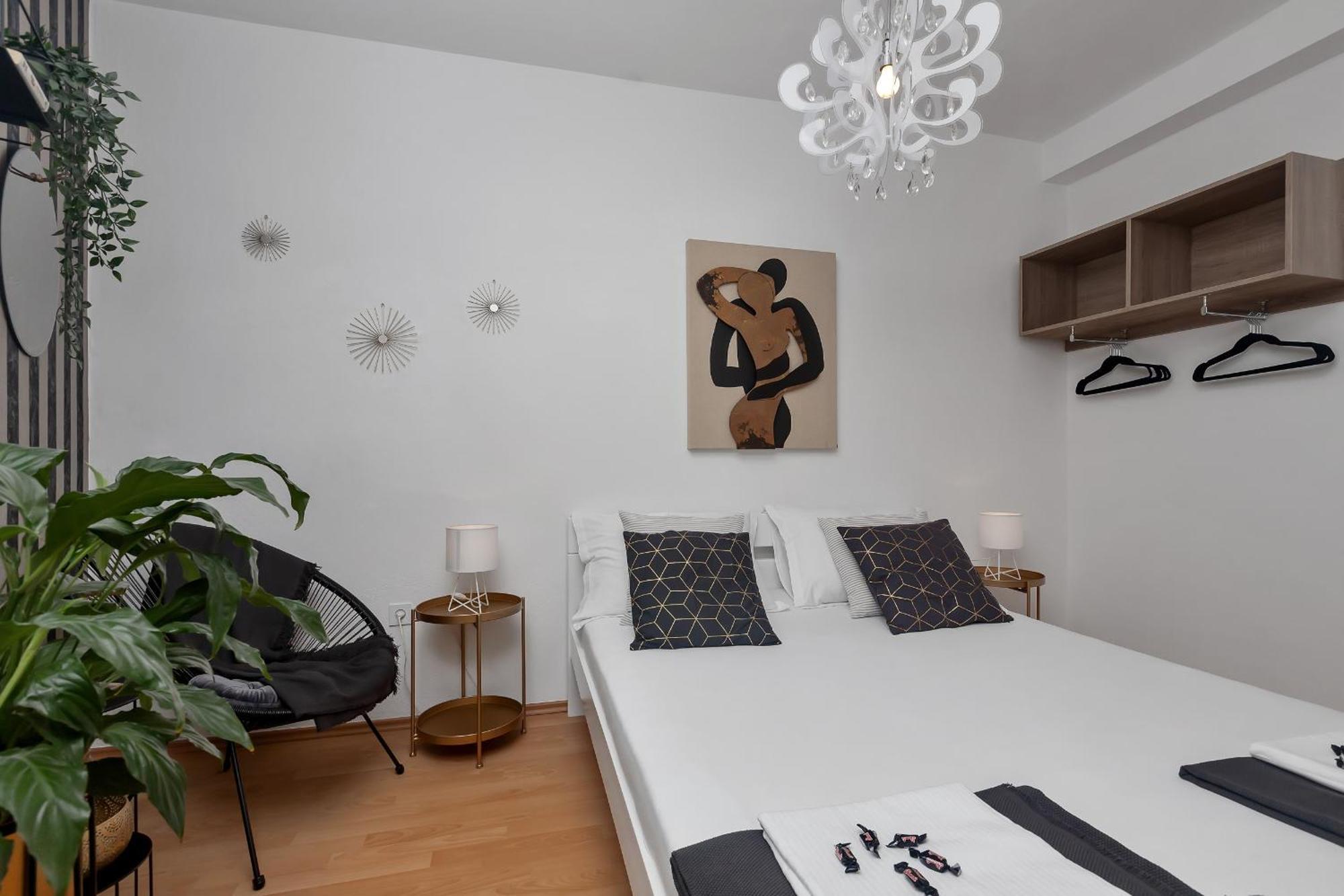 Apartments Strada Tucepi Bilik gambar