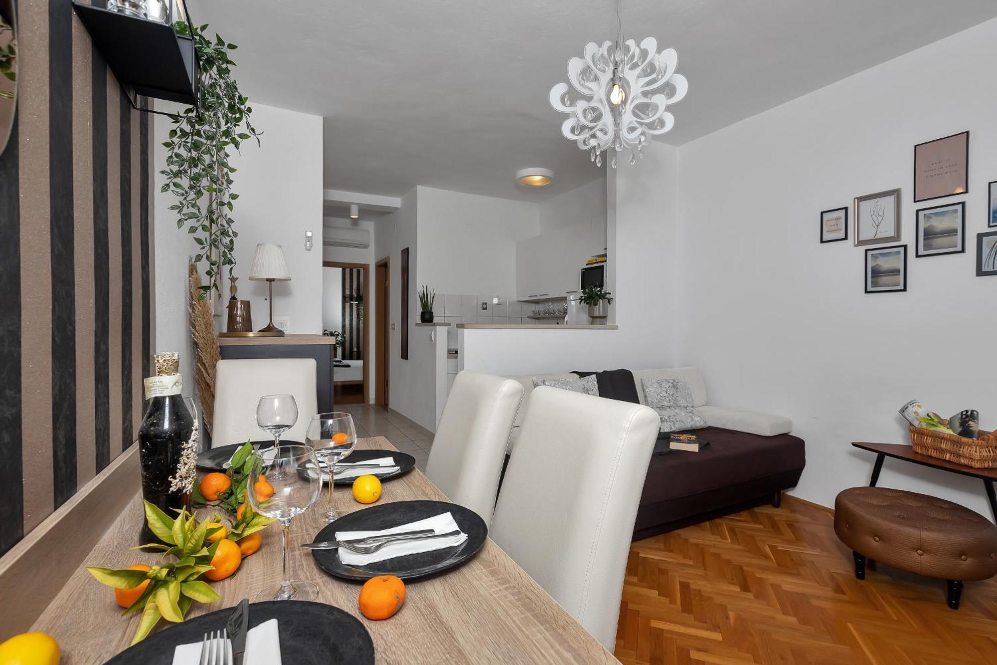 Apartments Strada Tucepi Bilik gambar
