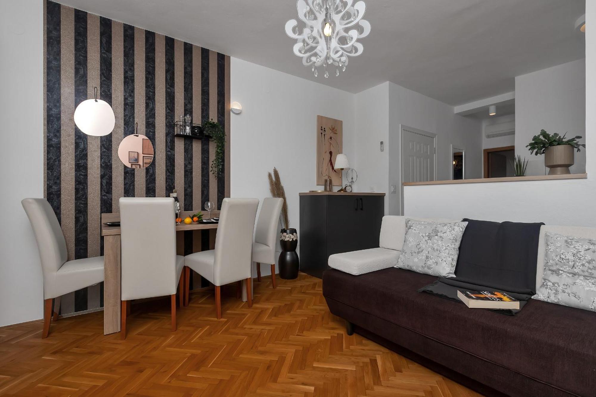Apartments Strada Tucepi Bilik gambar