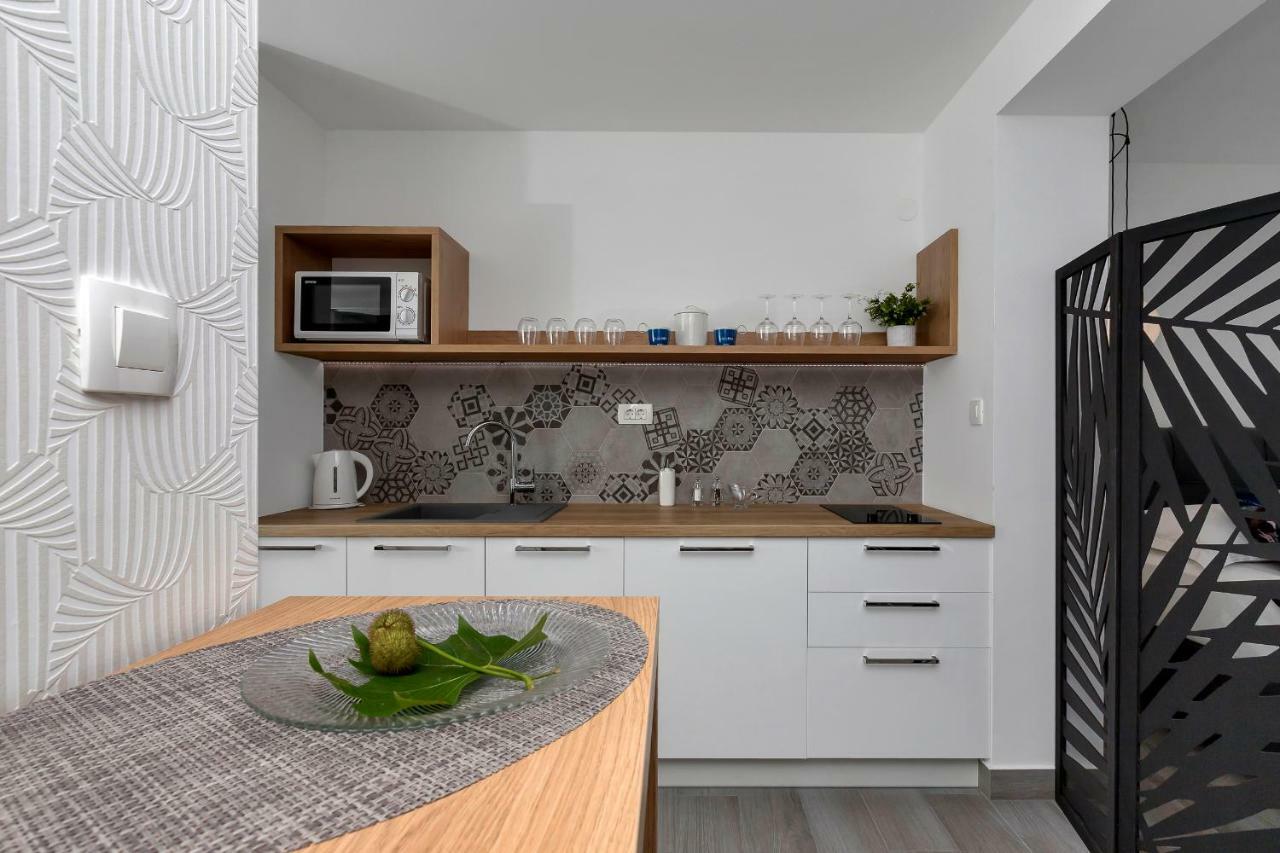 Apartments Strada Tucepi Luaran gambar