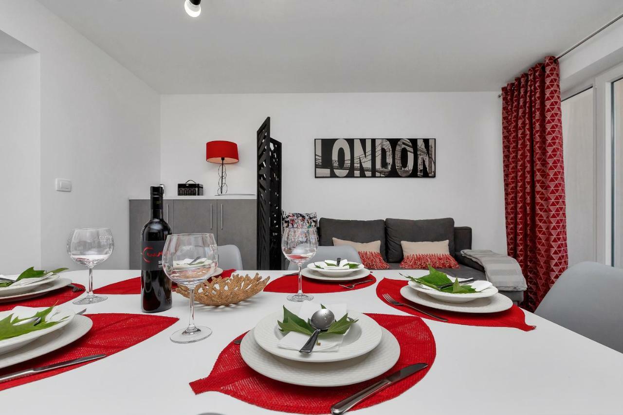 Apartments Strada Tucepi Luaran gambar