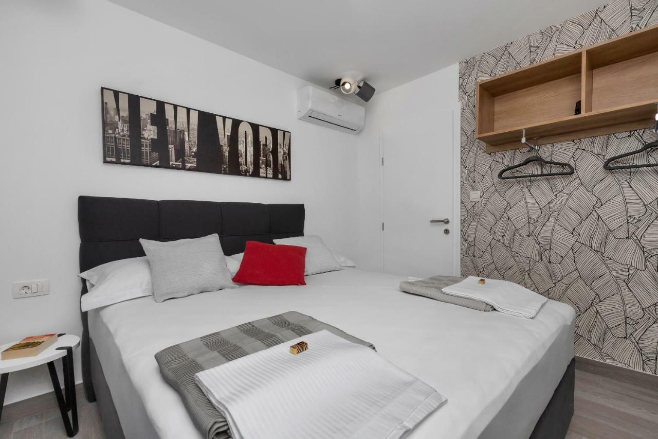 Apartments Strada Tucepi Luaran gambar