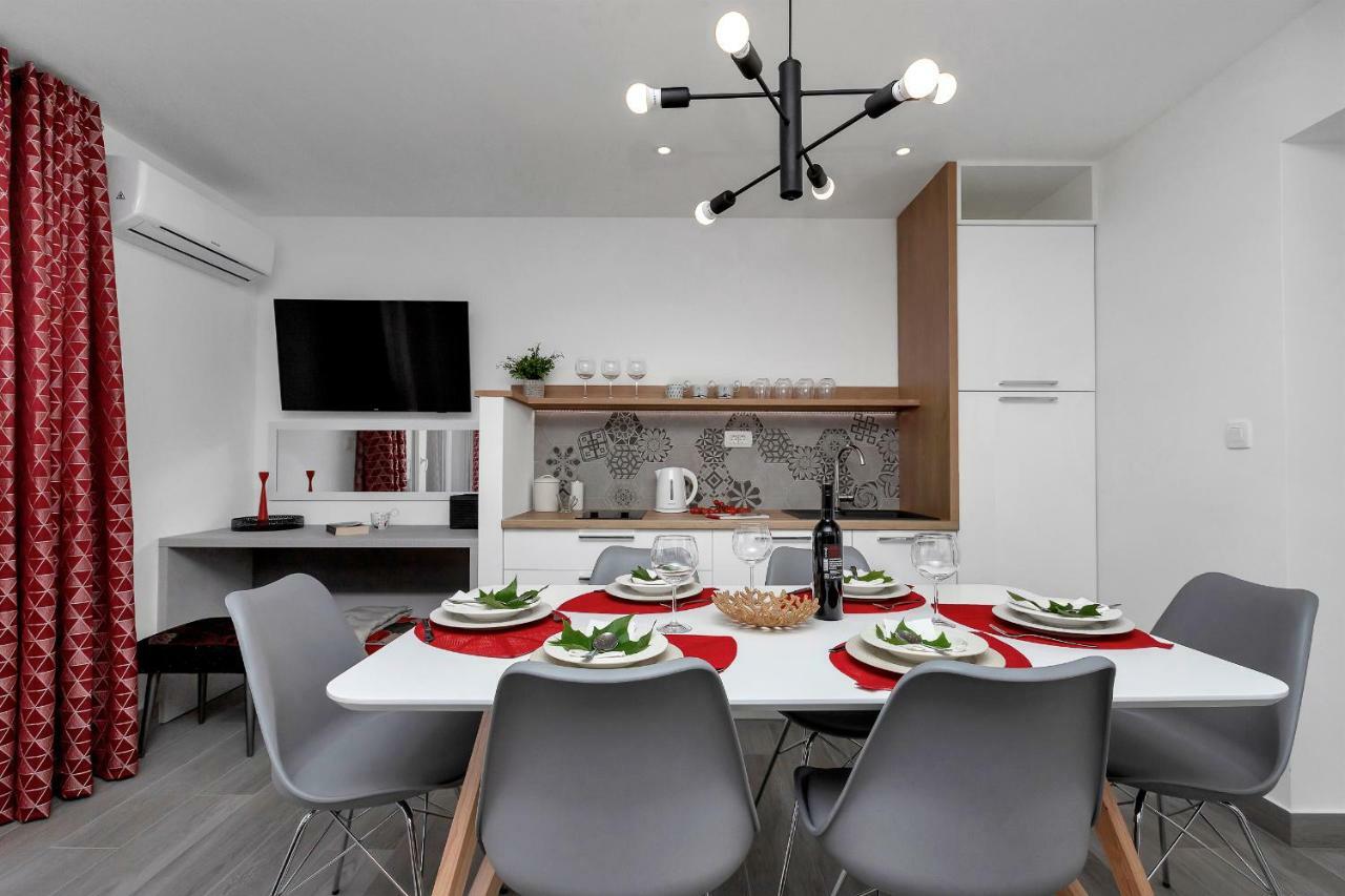 Apartments Strada Tucepi Luaran gambar