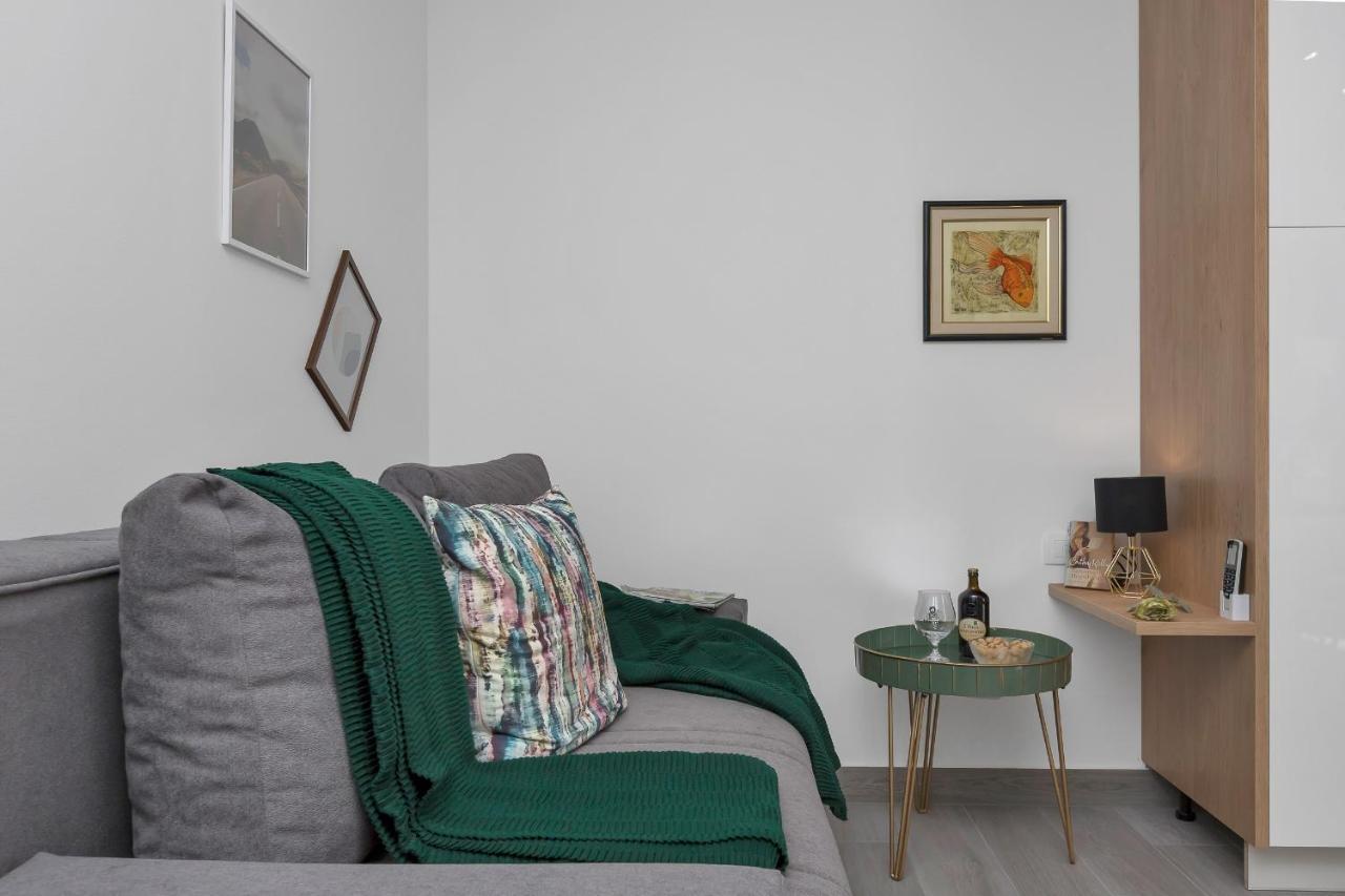 Apartments Strada Tucepi Bilik gambar