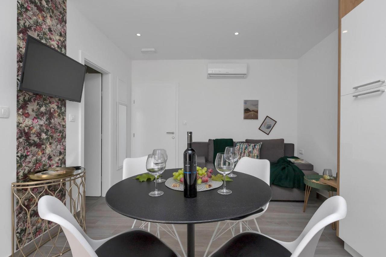 Apartments Strada Tucepi Bilik gambar